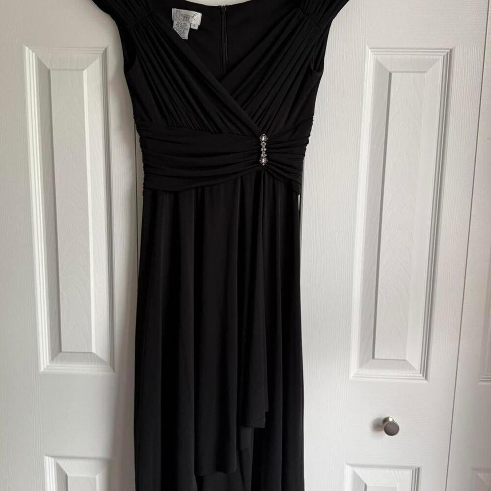 Vintage 90s black ruched midi dress size 6 by Maggy London w/detachable brooch
